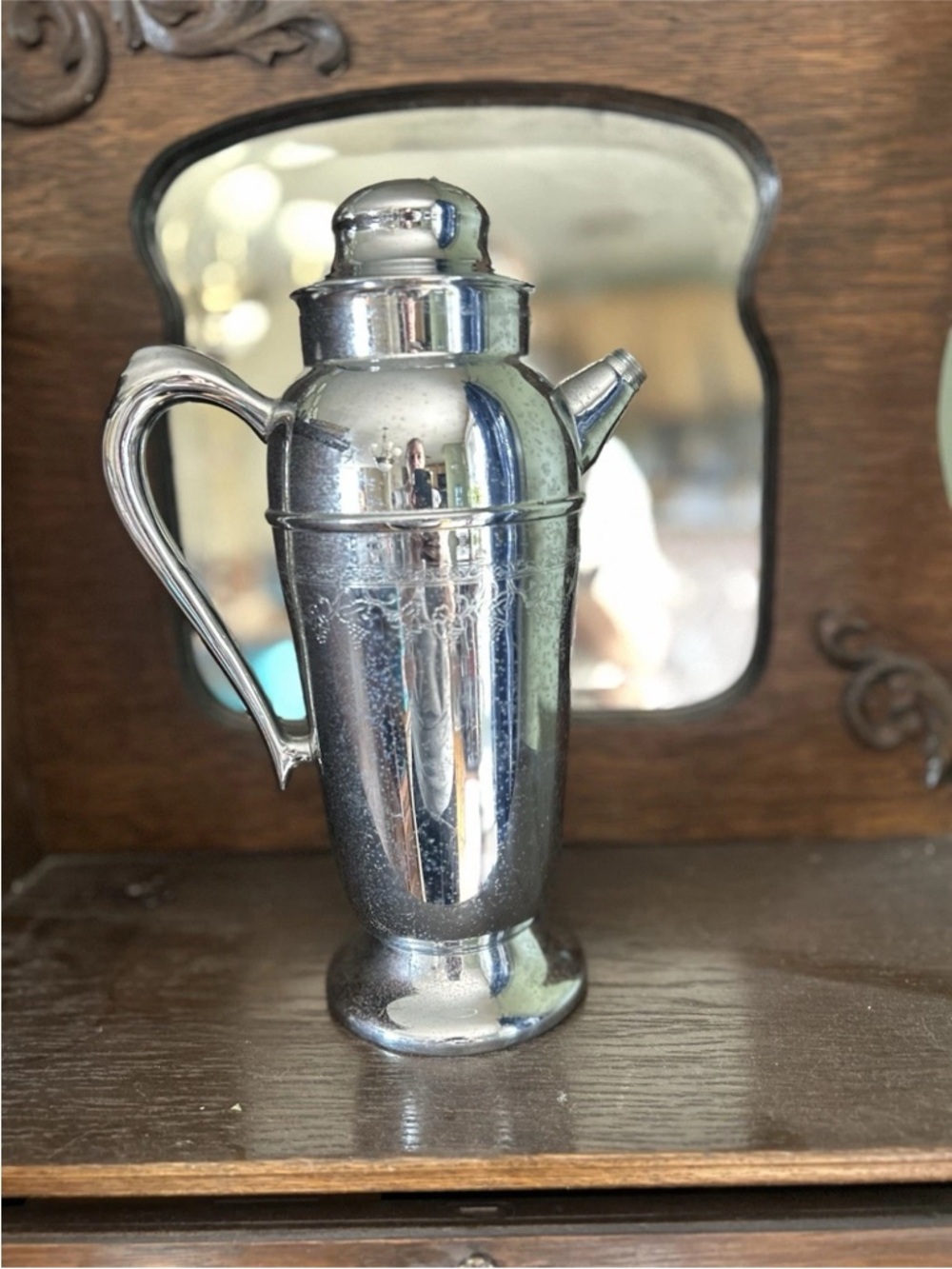 Vintage Art Deco Chrome Cocktail Shaker with Grapevine Design - Picture 3 of 6